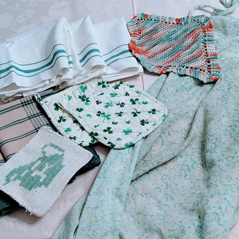 VTG Lot of 10 St. Patrick’s Day Kitchen Linens/Apron Dunroven & NOS Kendall